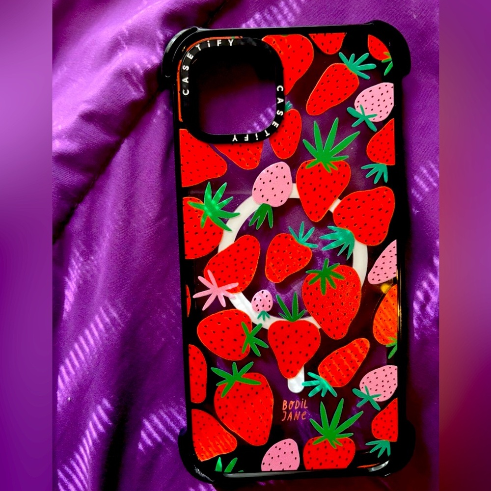 iPhone 15 Plus CASETiFY Impact Bounce Case Strawberries
